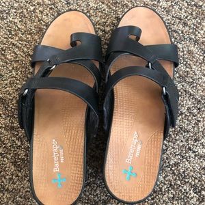Bare-traps posture Sandals